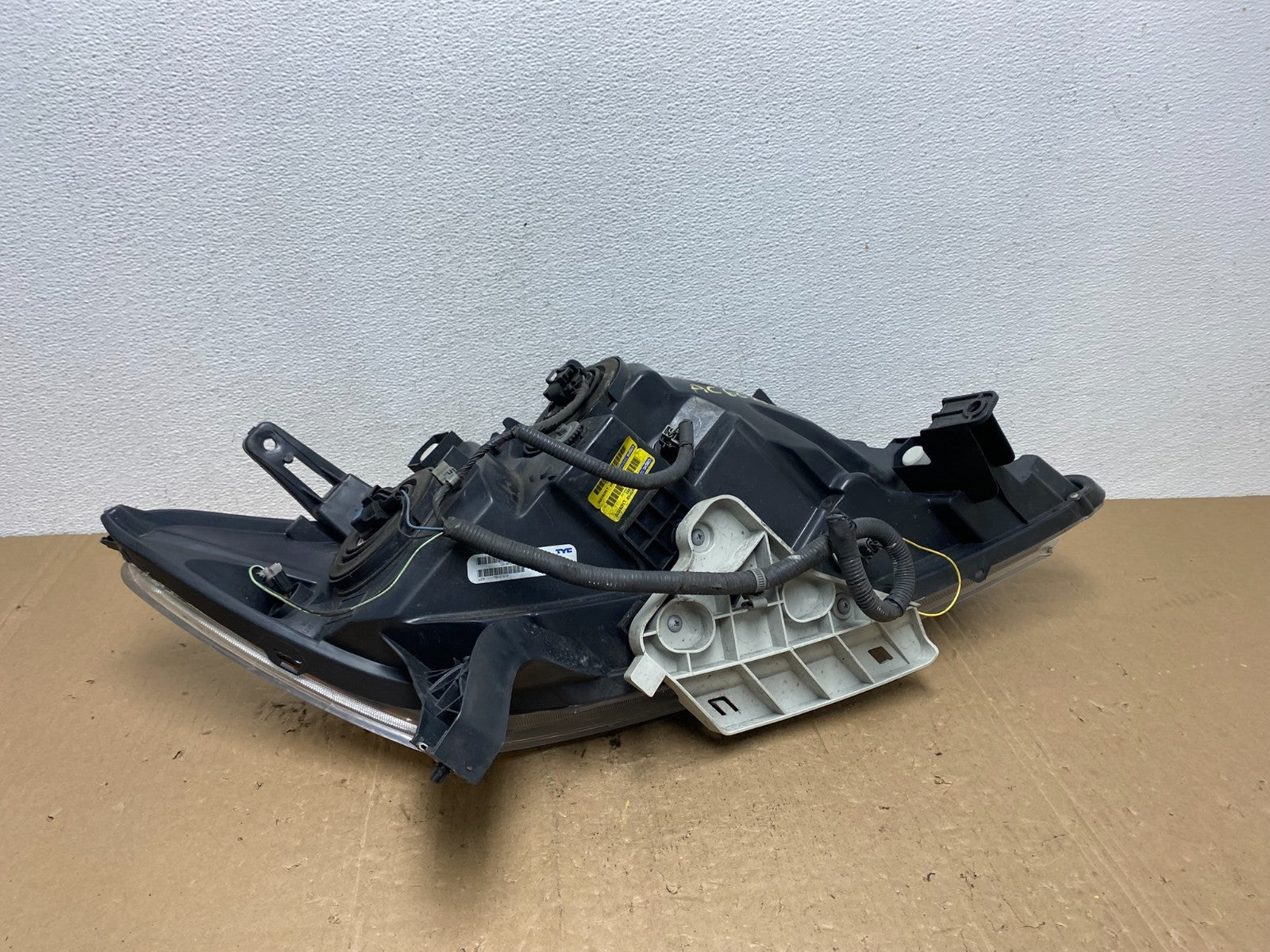 2013 - 2016 Nissan Pathfinder Left Driver LH Side Headlight Halogen TYC AC60457