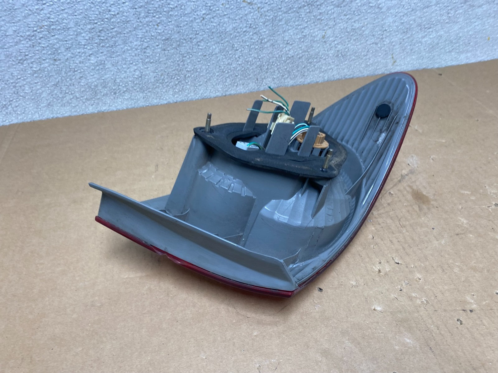 2003 to 2005 Toyota Corolla Right Passenger RH Side Tail Light Oem V4861 DW8