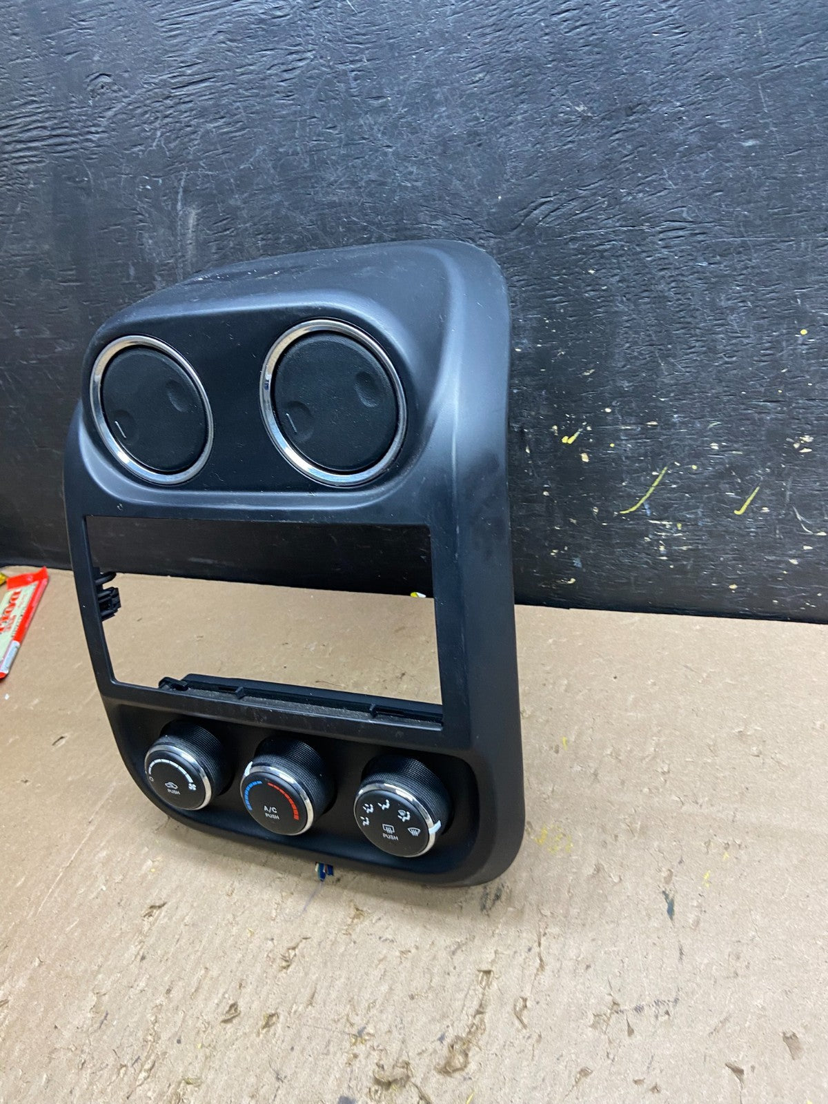 2011 to 2017 Jeep Compass Dash Climate Temperature Control Radio Bezel T6246 DG2