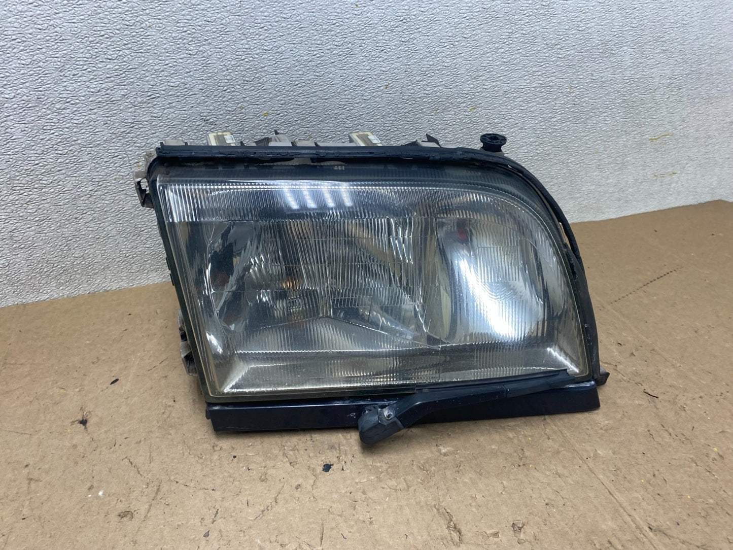 Xenon 1997-1999 Mercedes W140 S320 S500 Right Passenger Side Headlight W9077 DW0