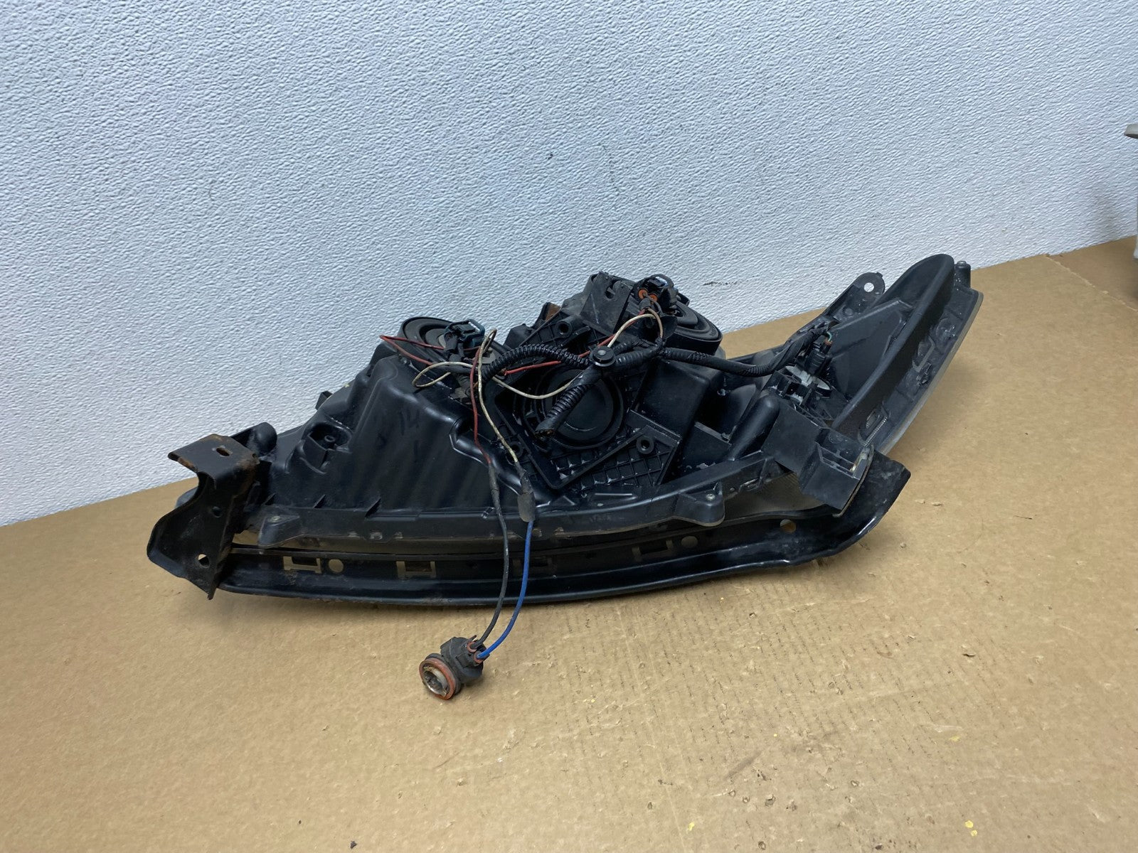 2011 to 2013 Honda Odyssey Front Right Passenger Headlight Halogen AC1204 DW7