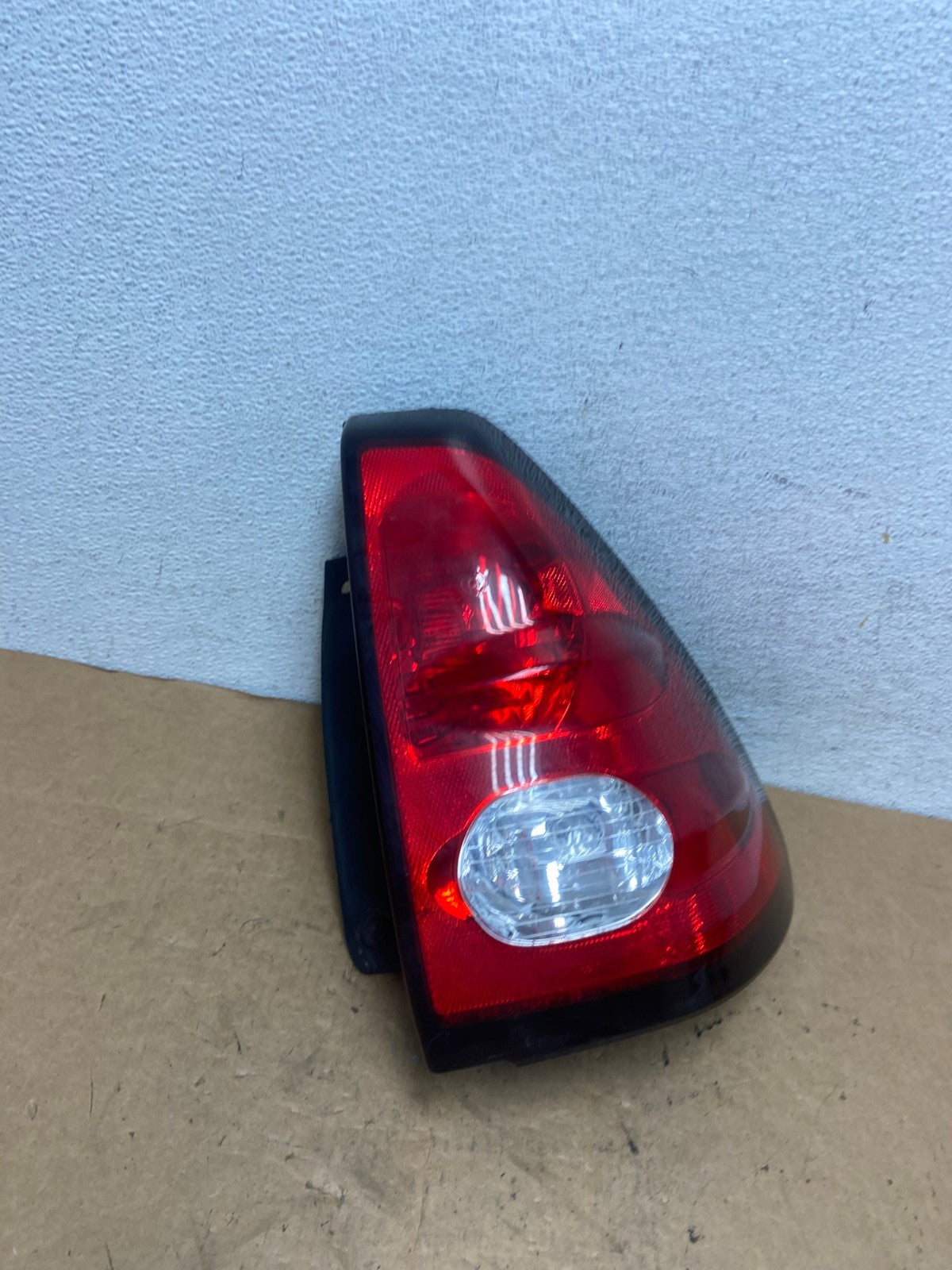 2001 - 2005 Pontiac Aztek Right Passenger Side Tail Light AD5154 LK2
