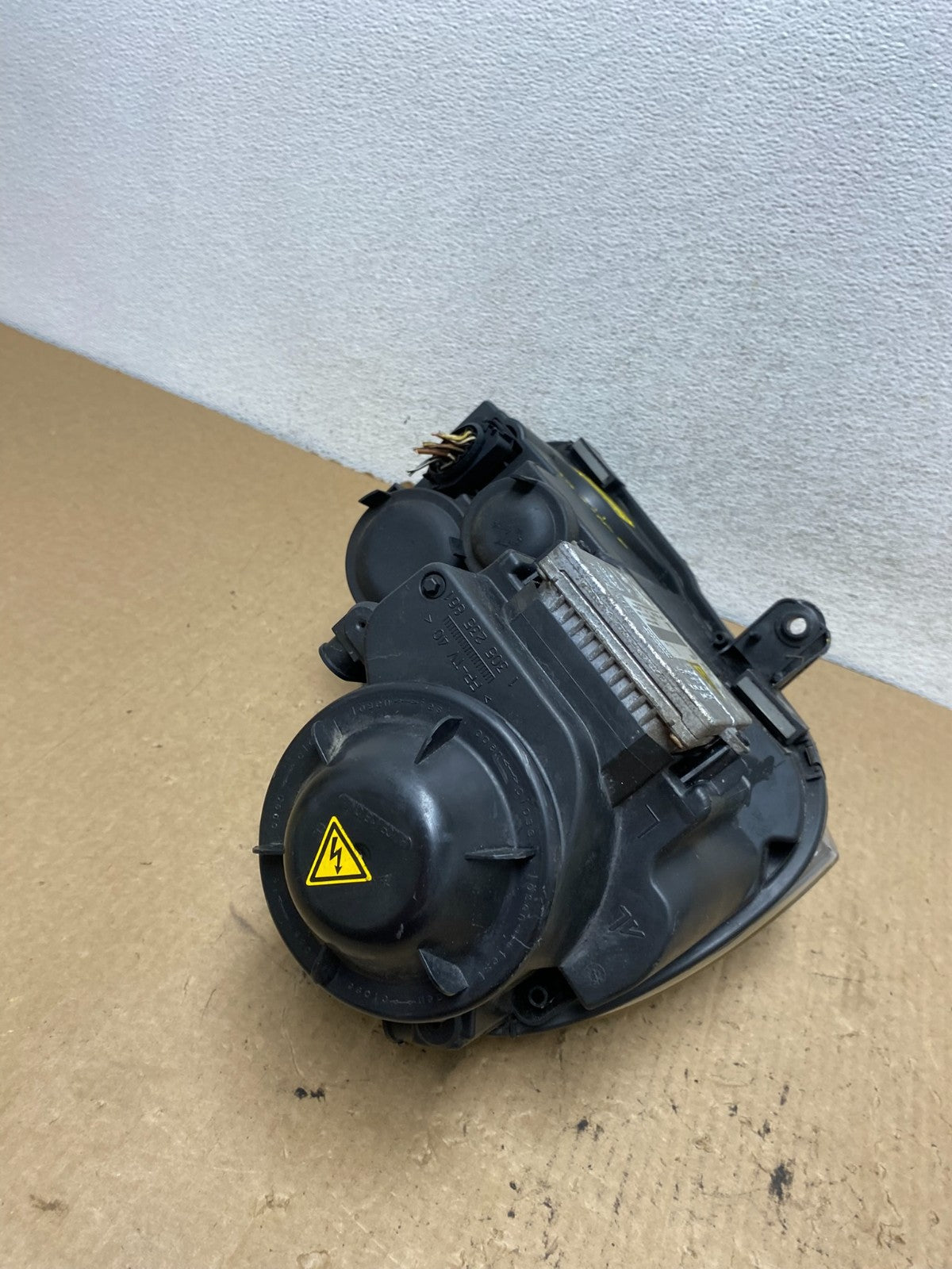 2006 to 2009 Volkswagen Jetta Golf Left Driver HID Xenon Headlight AG2400 DW11