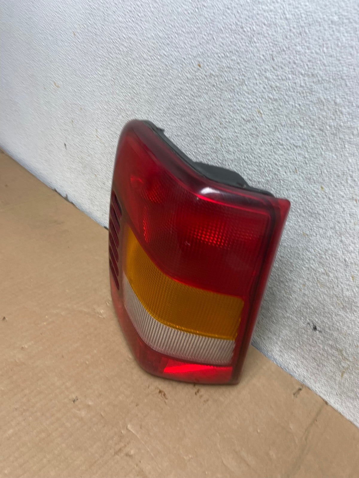 1999 - 2004 Jeep Grand Cherokee WJ Left Driver Lh Tail Light AI6904 LK1