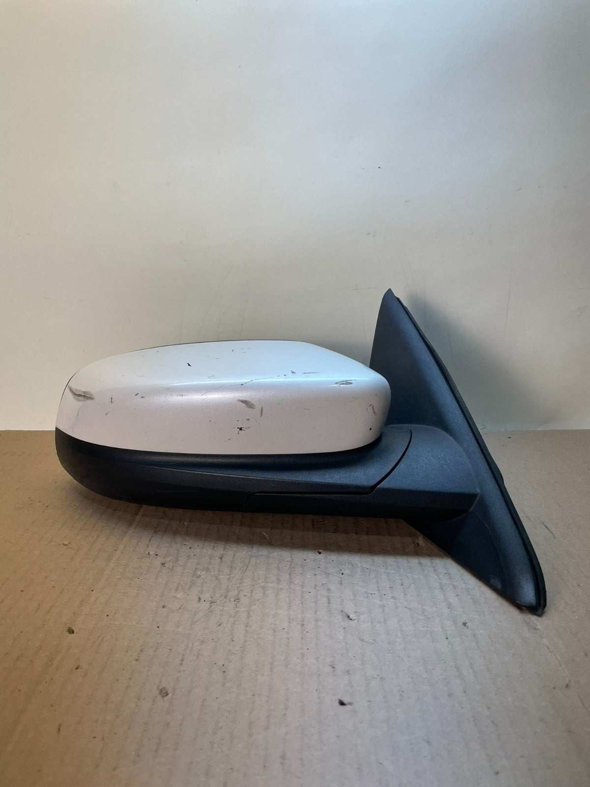 2010 to 2018 Ford Taurus Right Passenger View Door Mirror AJ0758 DG0
