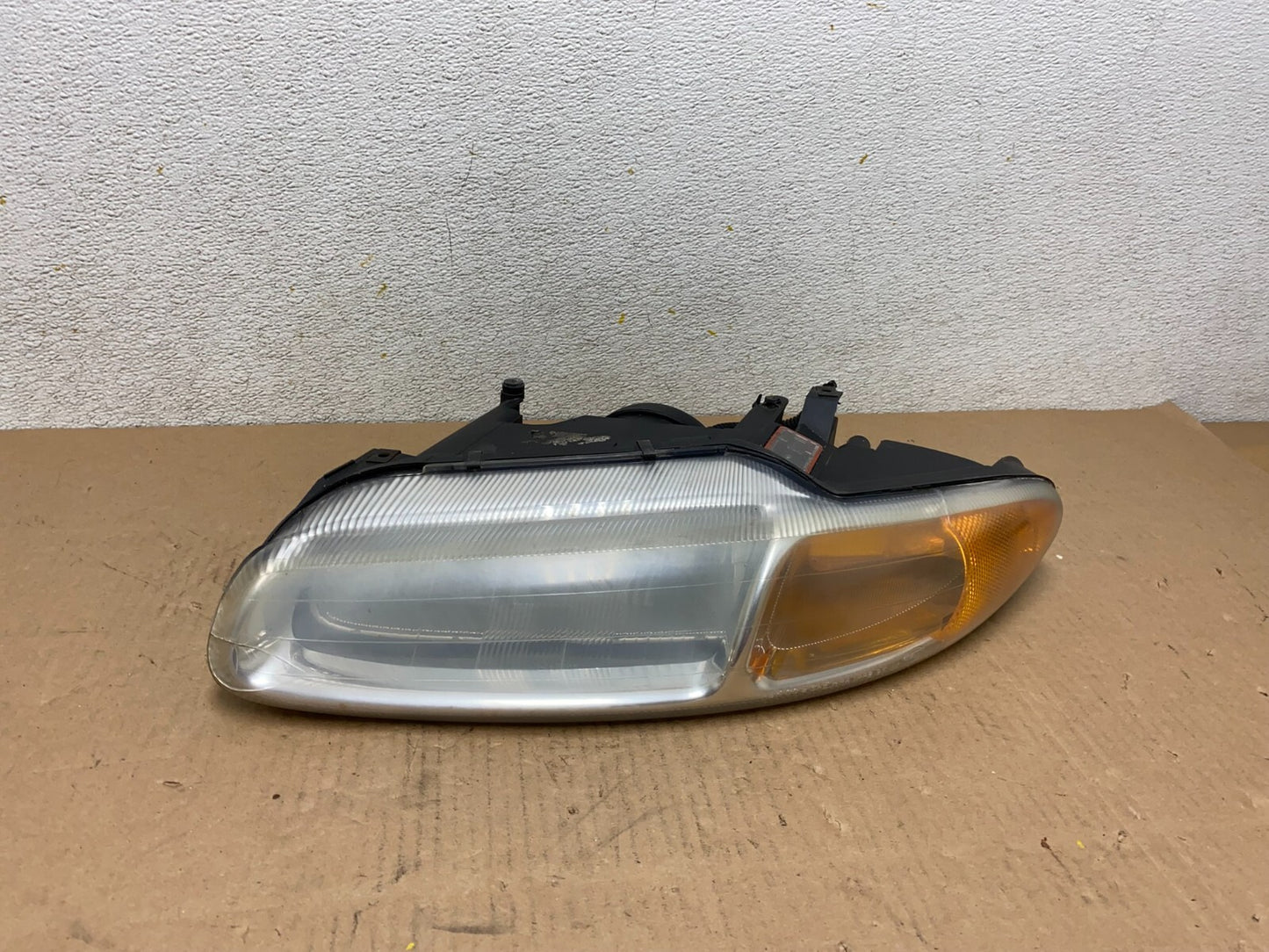1996-2000 Chrysler Sebring Left Driver LH Side Halogen Headlight OEM N1180 DW0