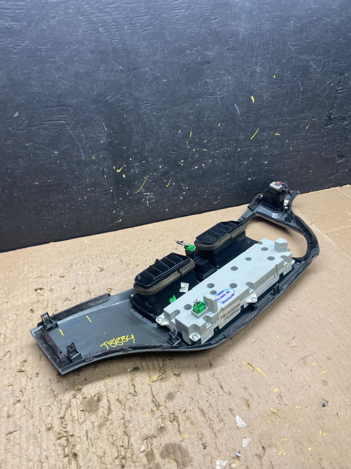 2005 to 2010 Honda Odyssey Radio Climate Control Dash Trim Bezel T8884 DG3