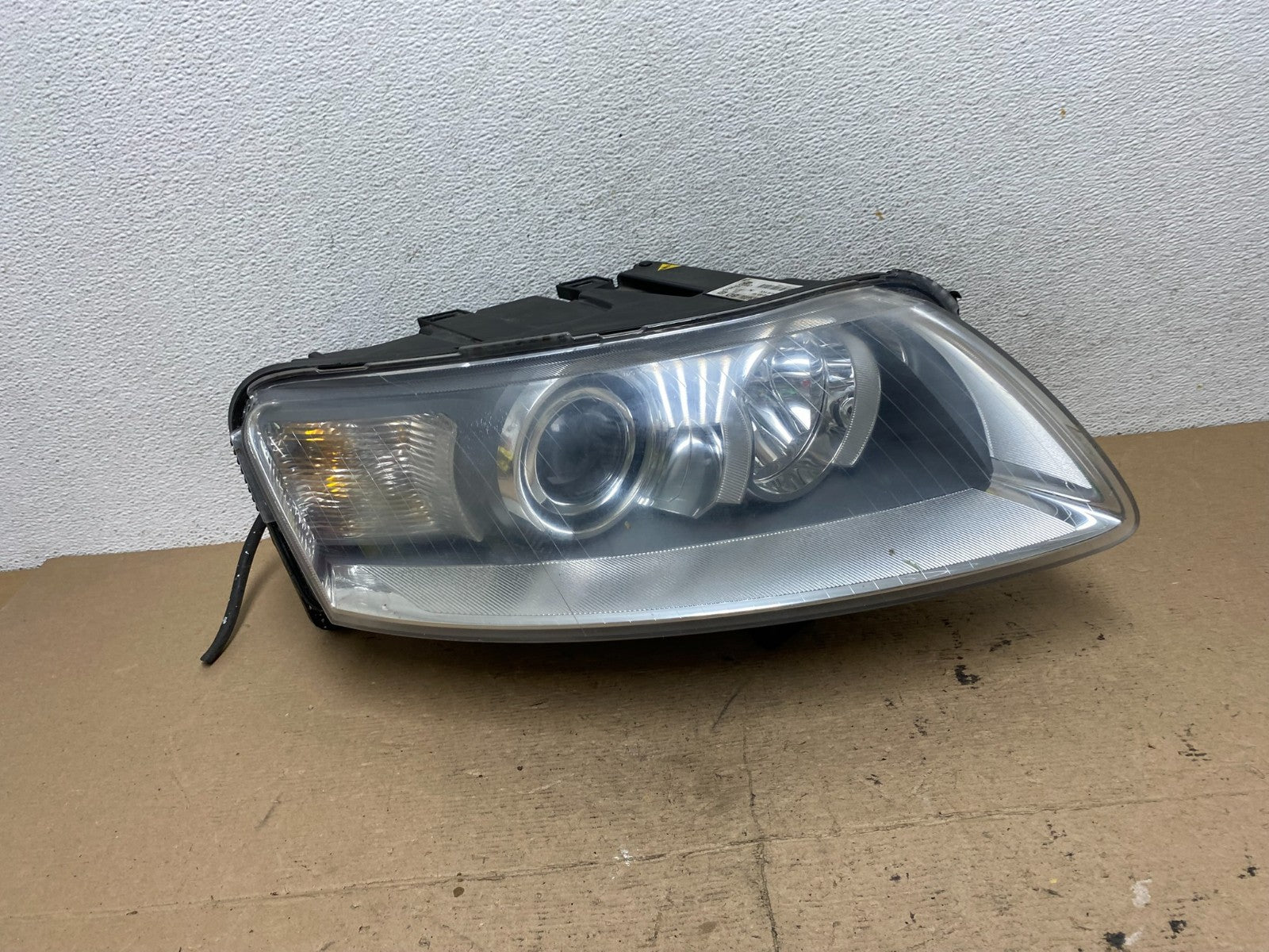 2005 to 2008 Audi A6 Right Passenger Side Headlight Xenon HID AF5143 DW0