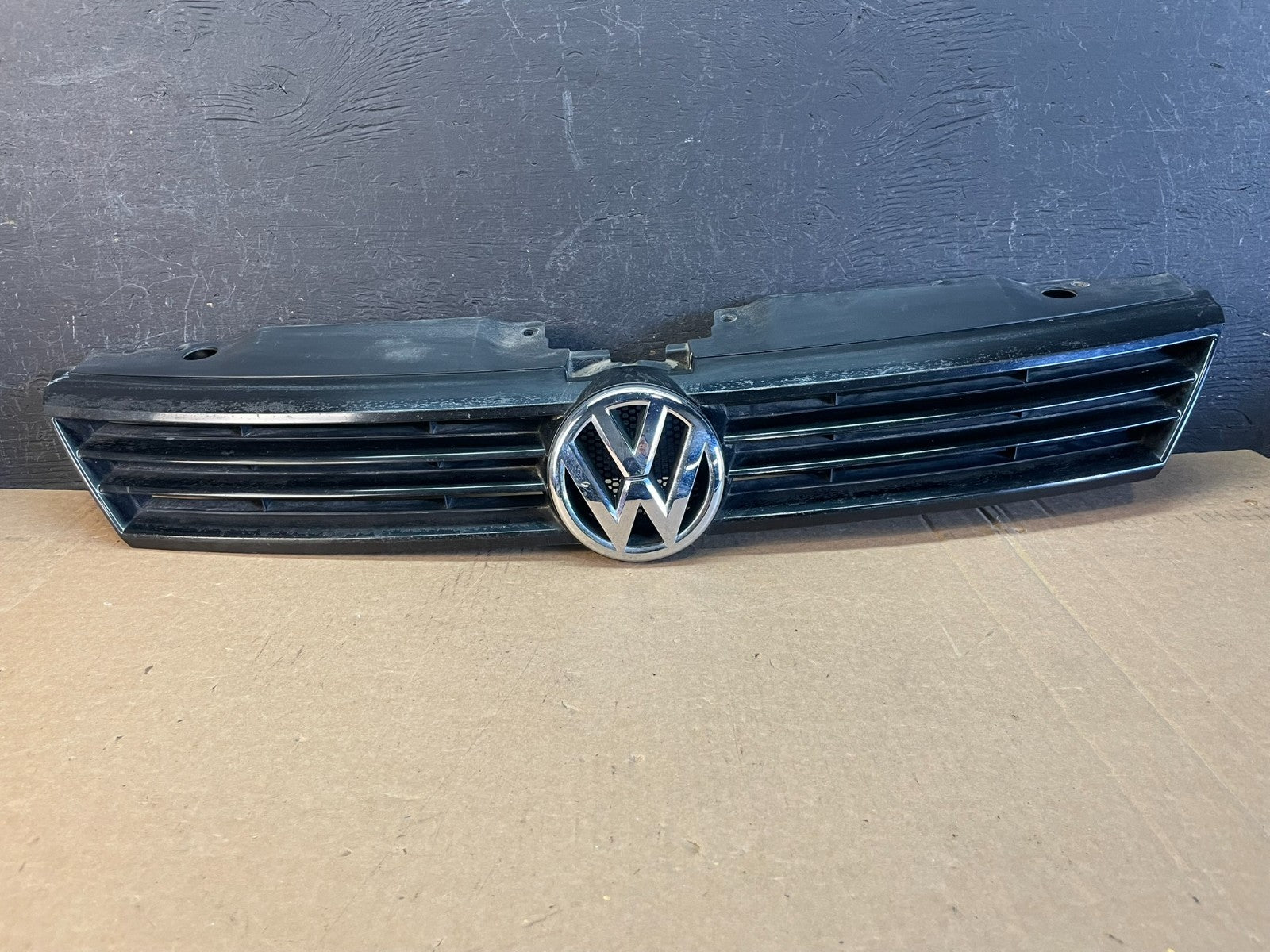 2011 to 2014 Volkswagen Jetta Sedan Front Upper Grille Grill ad0104 DG0