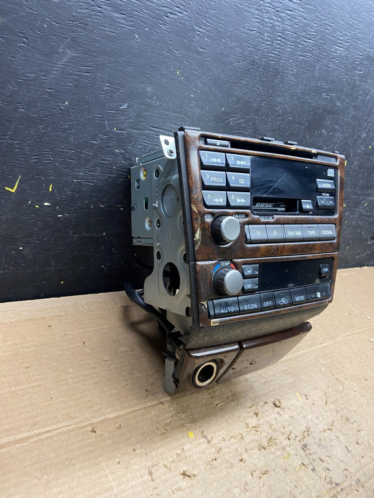 2000 to 2001 Infiniti i30 Bose Radio AM/FM Casette Climate Control x1083 DG4