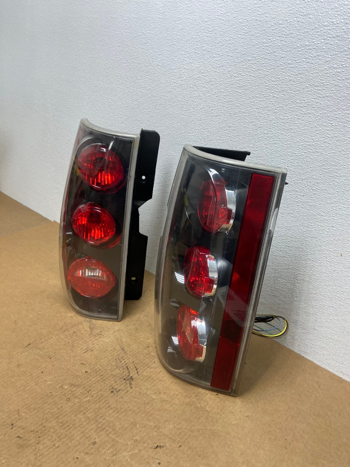 2007-2014 GMC Yukon Denali Left + Right SET Tail Lights Light OEM AC2896 LK1