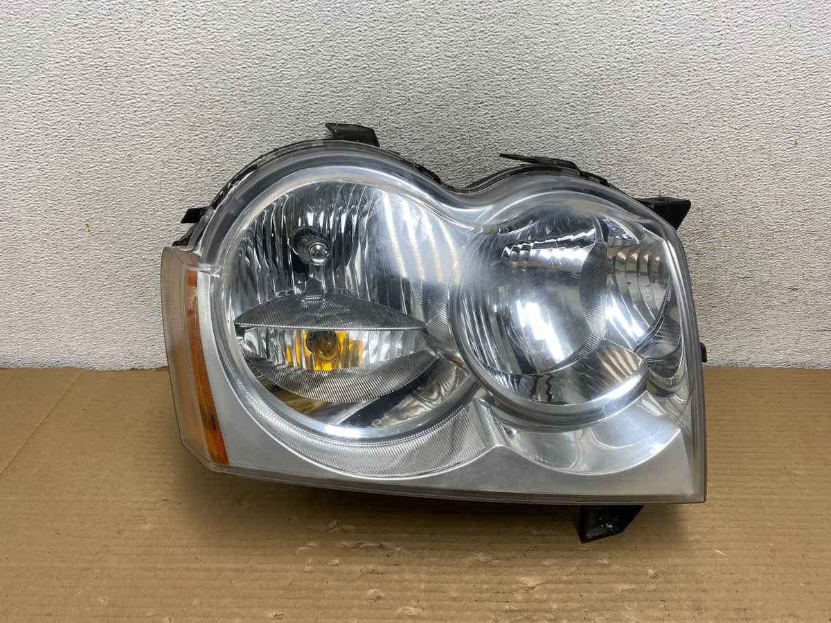 2005-2007 Jeep Grand Cherokee Right Passenger RH Halogen Headlight AH0557 DW0
