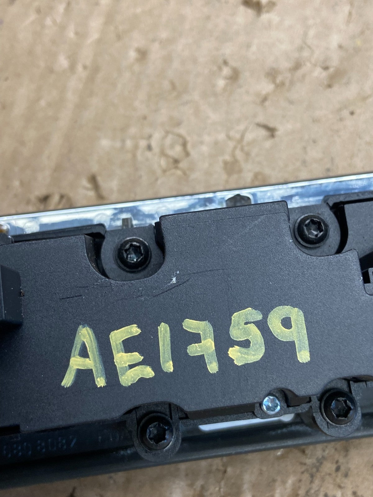 2005 - 2007 Mercedes C230 C240 Center Console Switch Control Unit ae1759 DG5