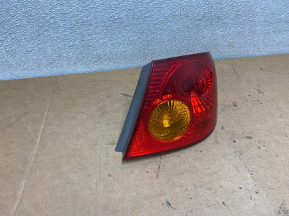 2003 to 2005 Toyota Corolla Right Passenger RH Side Tail Light Oem X5107 DW2