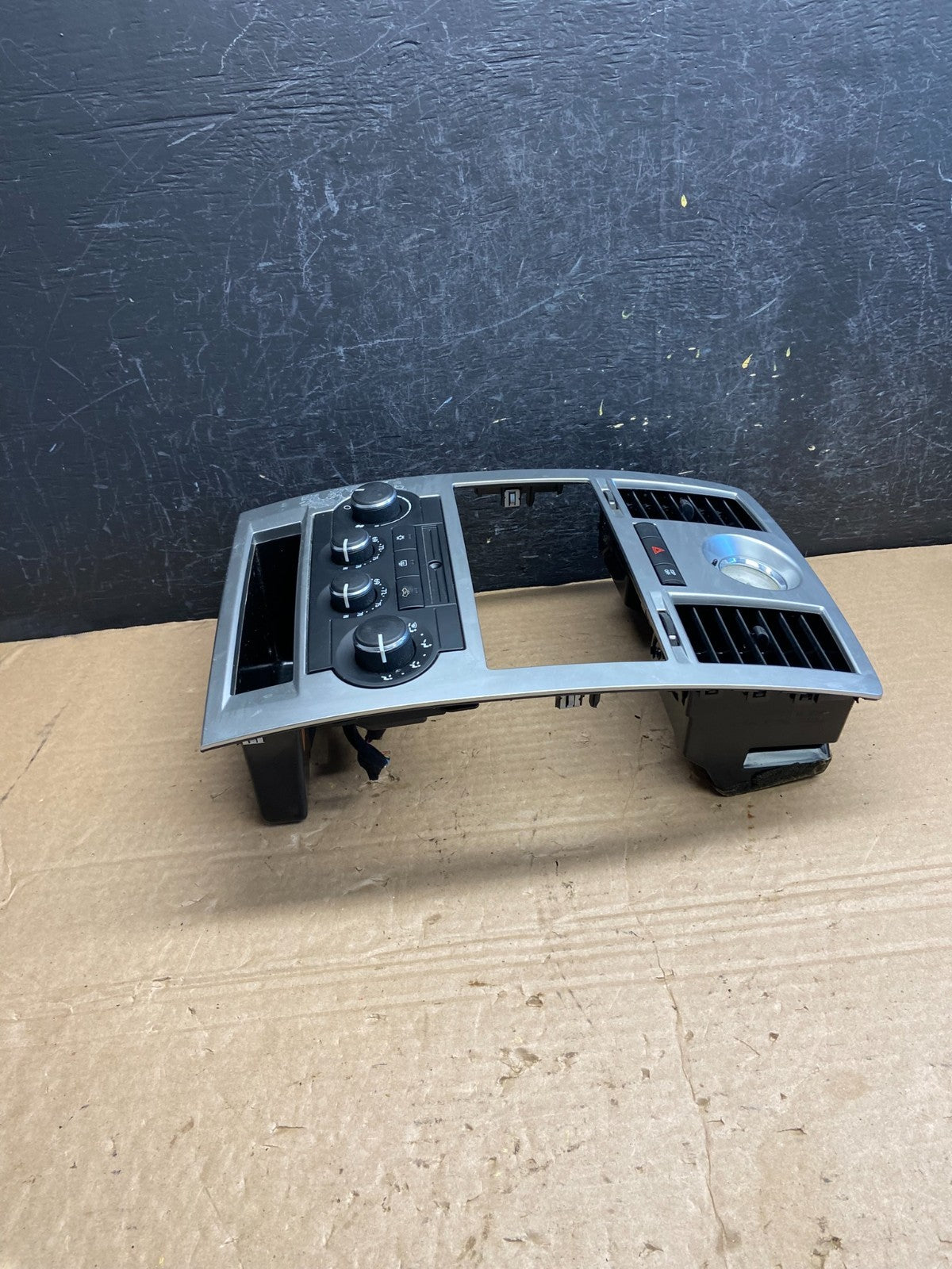 2008 to 2010 Chrysler 300 Dash Heater A/C Climate Control Radio Panel AF2064 DW2