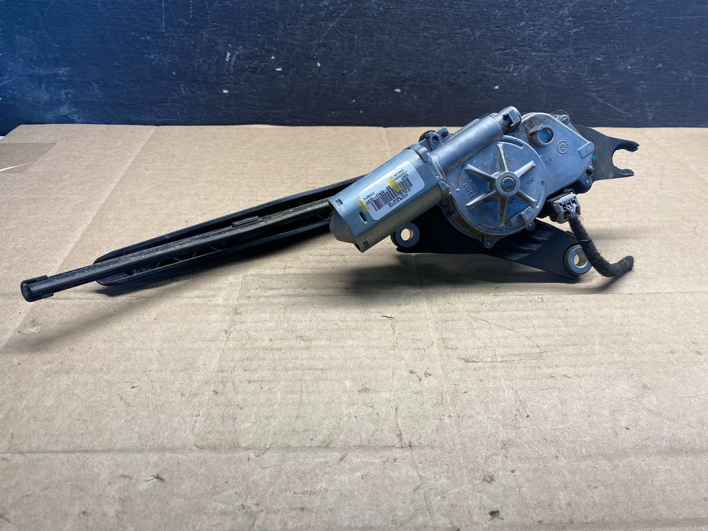2020 to 2023 Ford Explorer Rear Windshield Wiper Motor ae8265 DG5