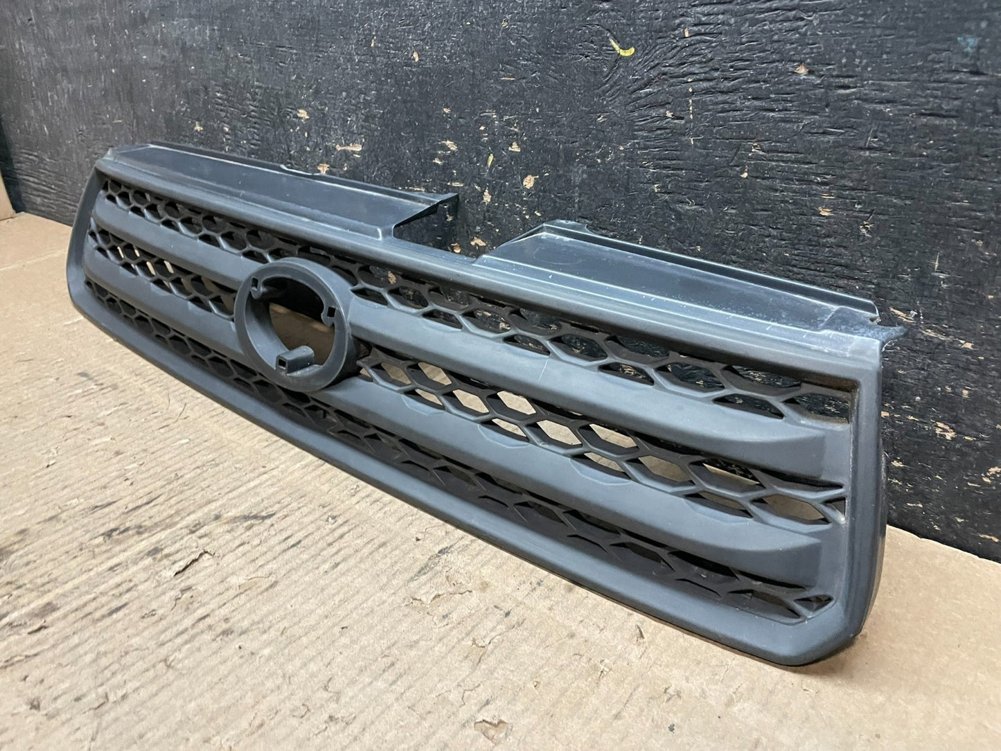 2004 2005 Toyota RAV4 Front Upper Grill Grille OEM X9764 DG2