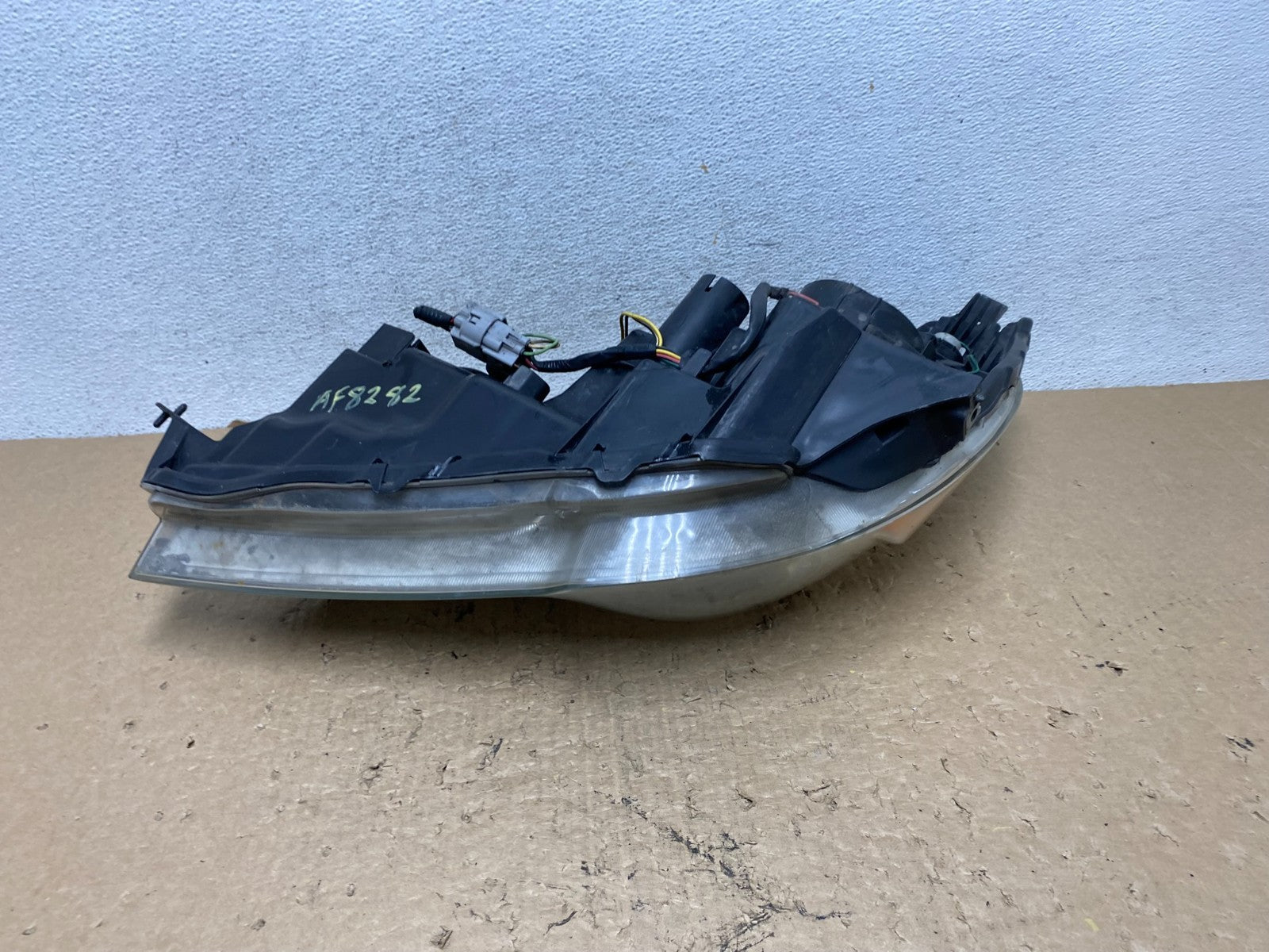 2010-2012 Subaru Legacy Outback Right Passenger Headlight AF8282 DW8