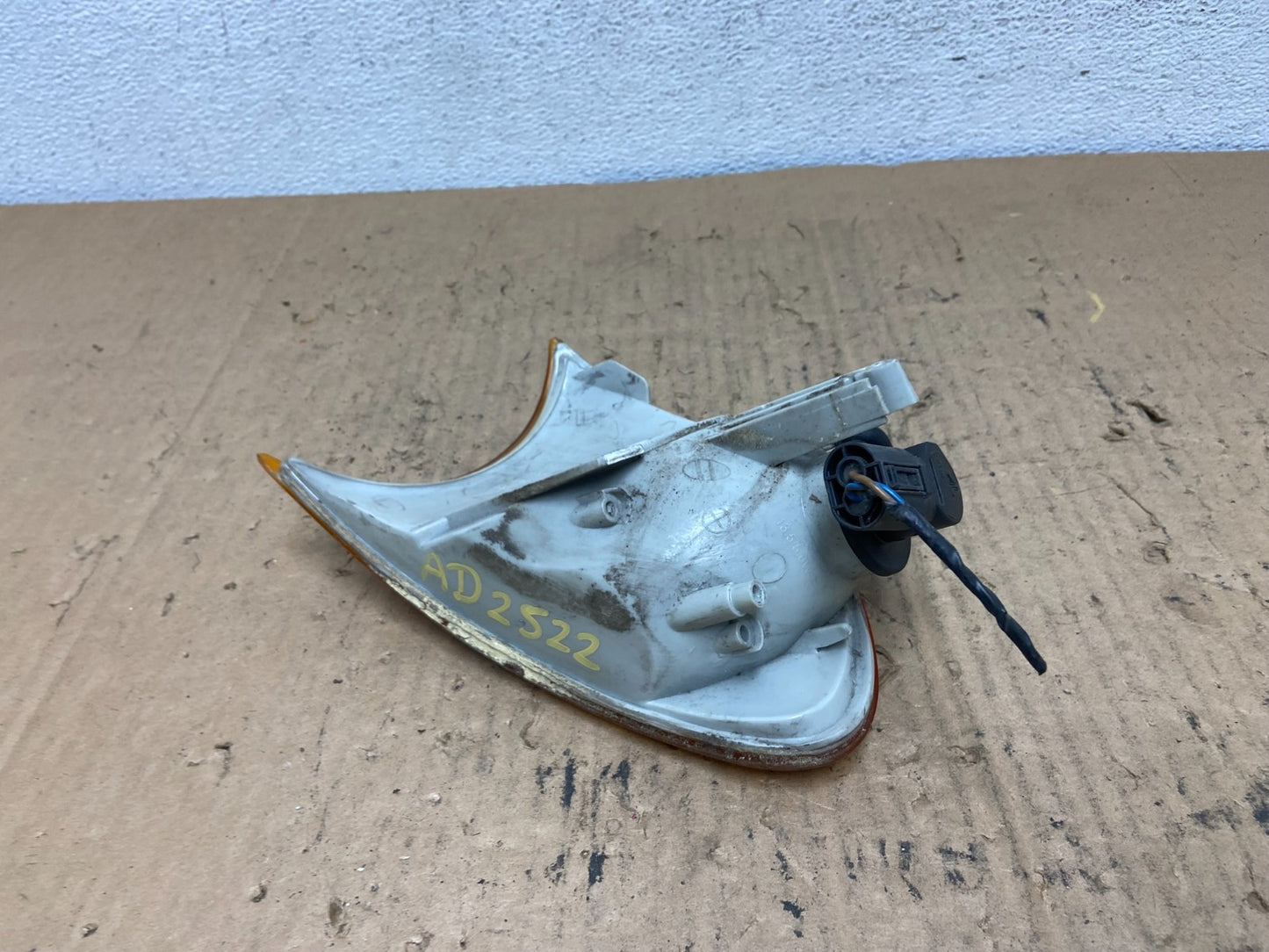 2000 to 2003 BMW 325Ci 330Ci E46 Coupe Right Passenger Turn Signal AD2522 DW4