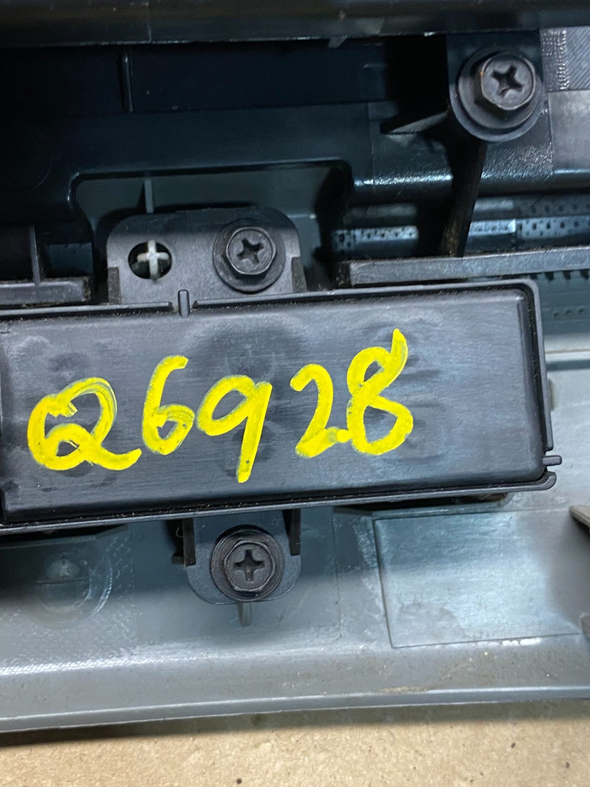 2008 to 2012 Jeep Liberty Dash Climate Temperature Control Radio Bezel Q6928 DG7