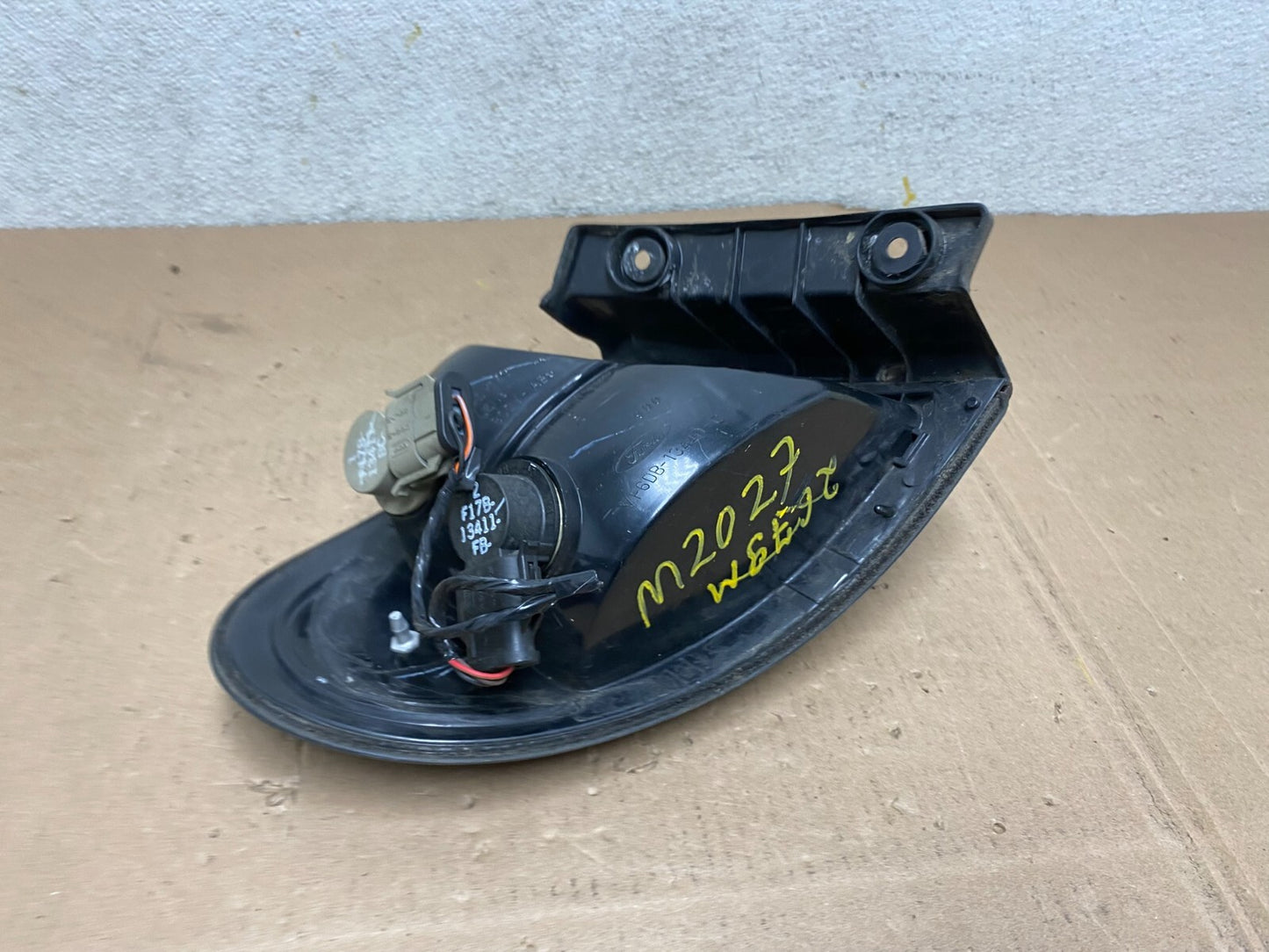 1998 to 1999 Ford Taurus Wagon Right Passenger RH Side Tail Light M2027 DG6