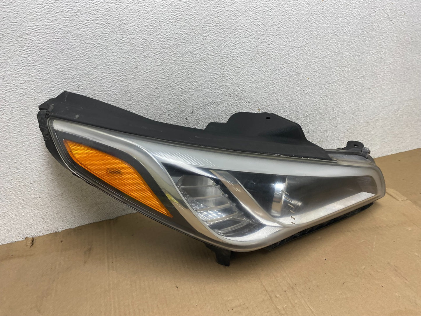 2015-2017 Hyundai Sonata Right Passenger RH Side Halogen Headlight AE9083 DW2