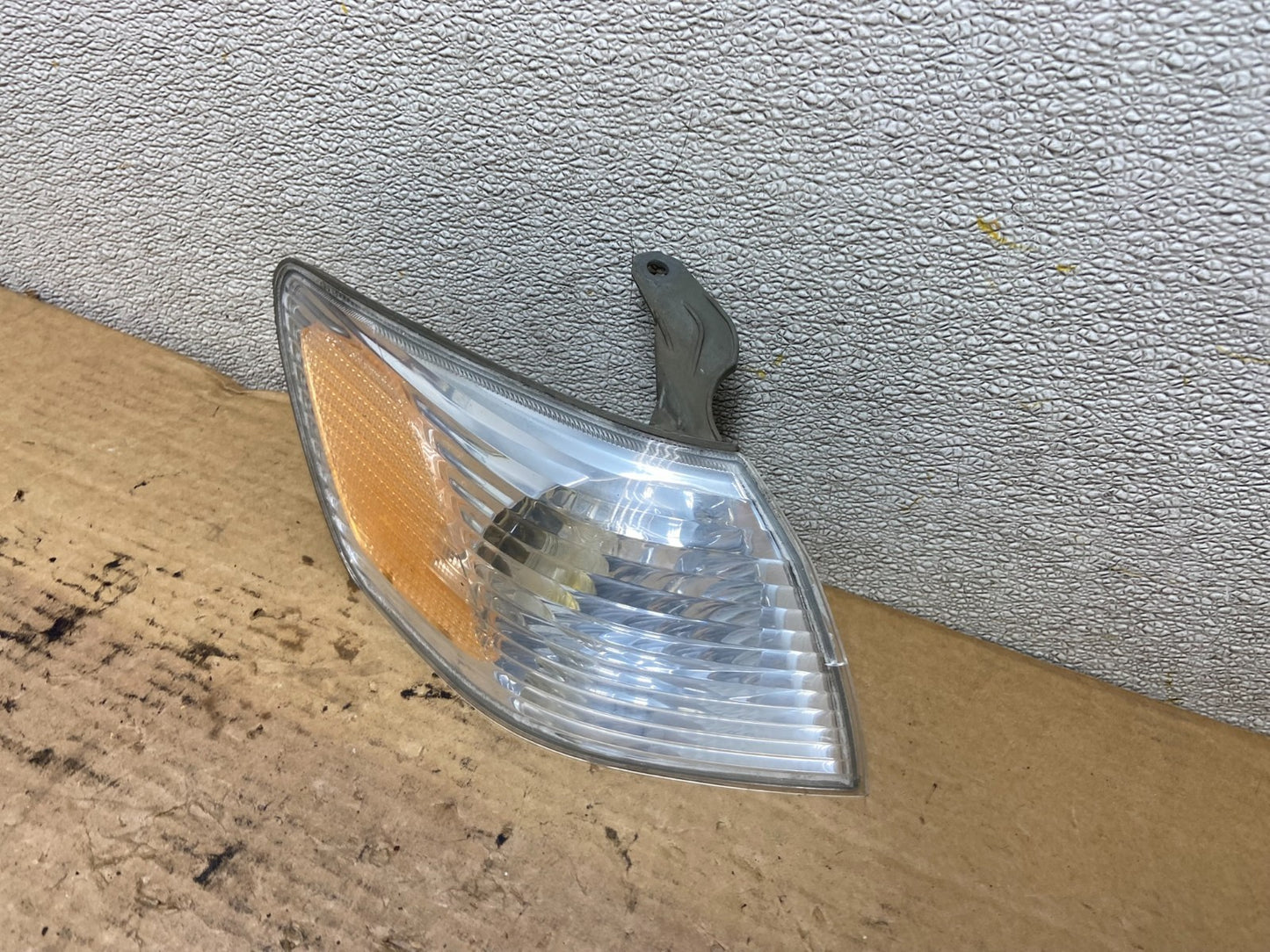 2000 - 2001 Toyota Camry Front Right Passenger RH Turn Signal AB3390 DW1