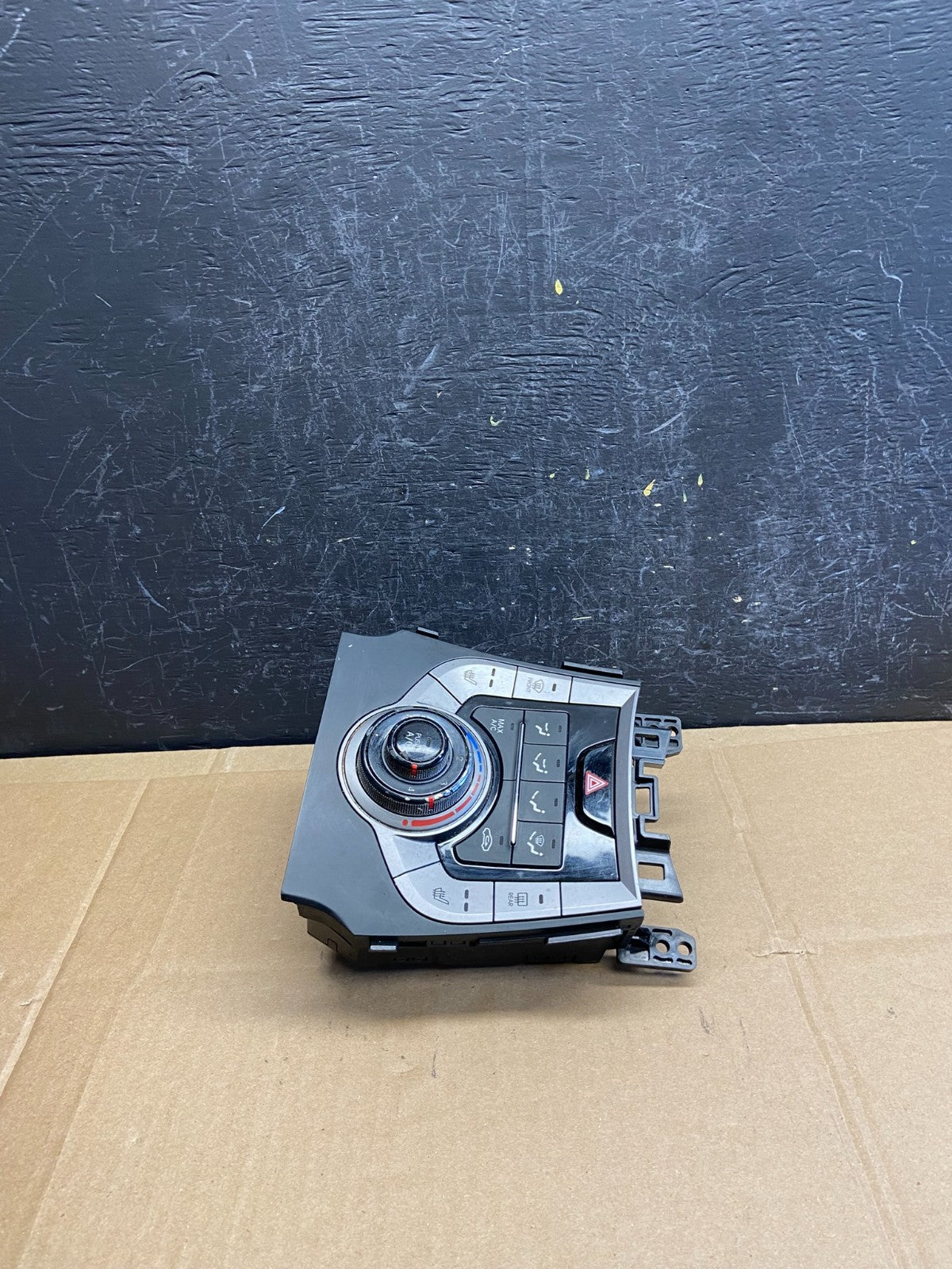 2011 - 2013 Hyundai Elantra Center Heater A/C AC Climate Control Panel AD2053 DG2