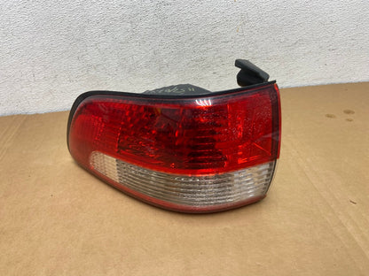 2001 2002 2003 Toyota Sienna Left Driver Lh Side Tail Light AD2545 LK0