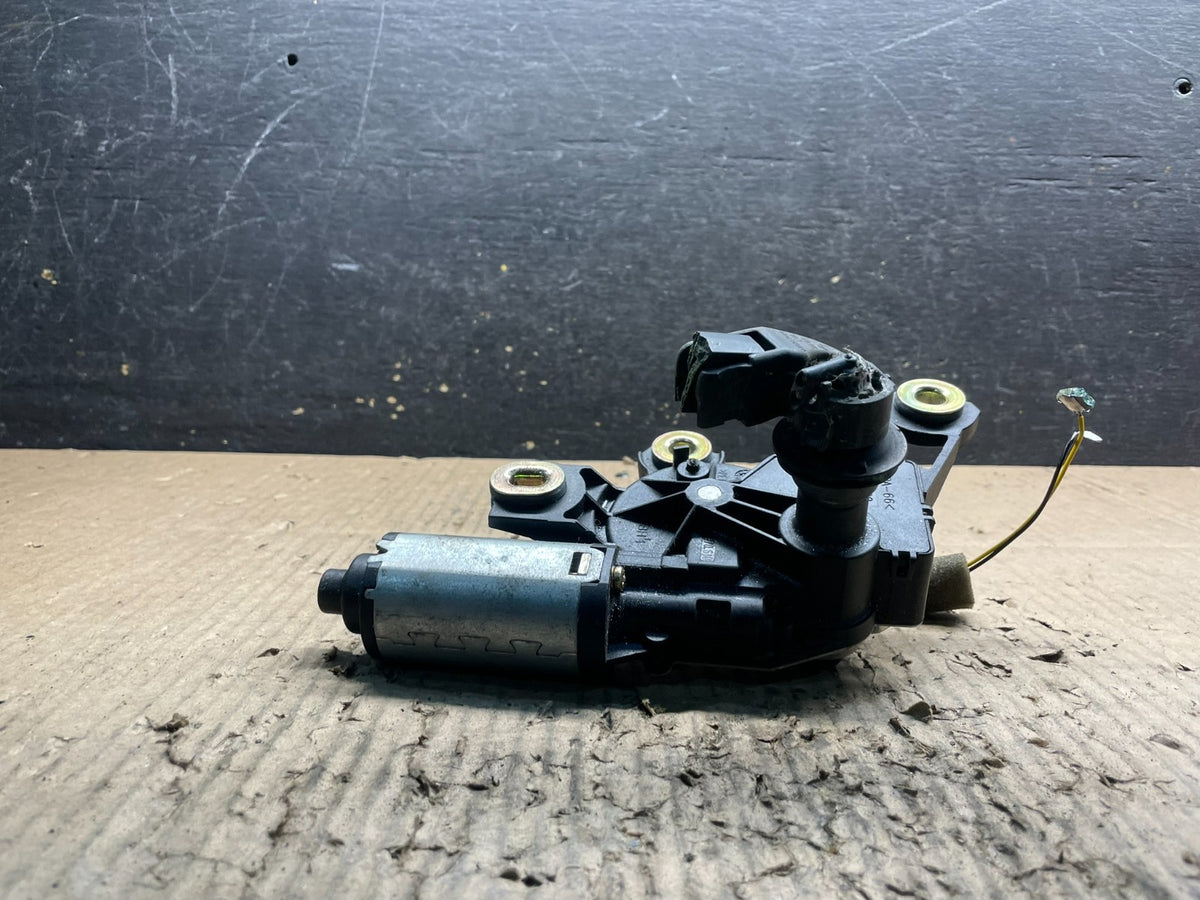 2009 to 2012 Audi A4 Rear Windshield Washer Wiper Motor 4F9955711 U9552 DG3