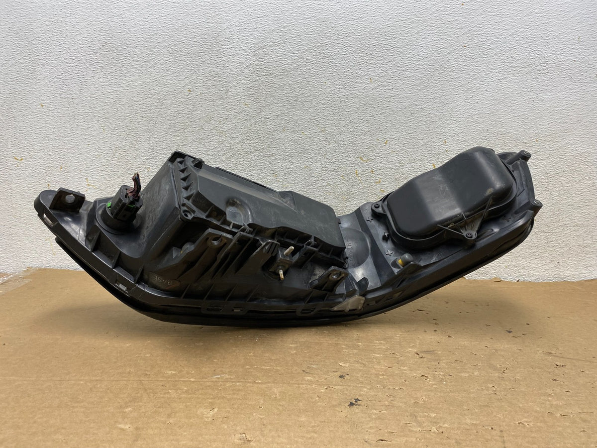 2005 to 2011 Lincoln Town Car Left Driver LH Side Headlight AH8522 DW5