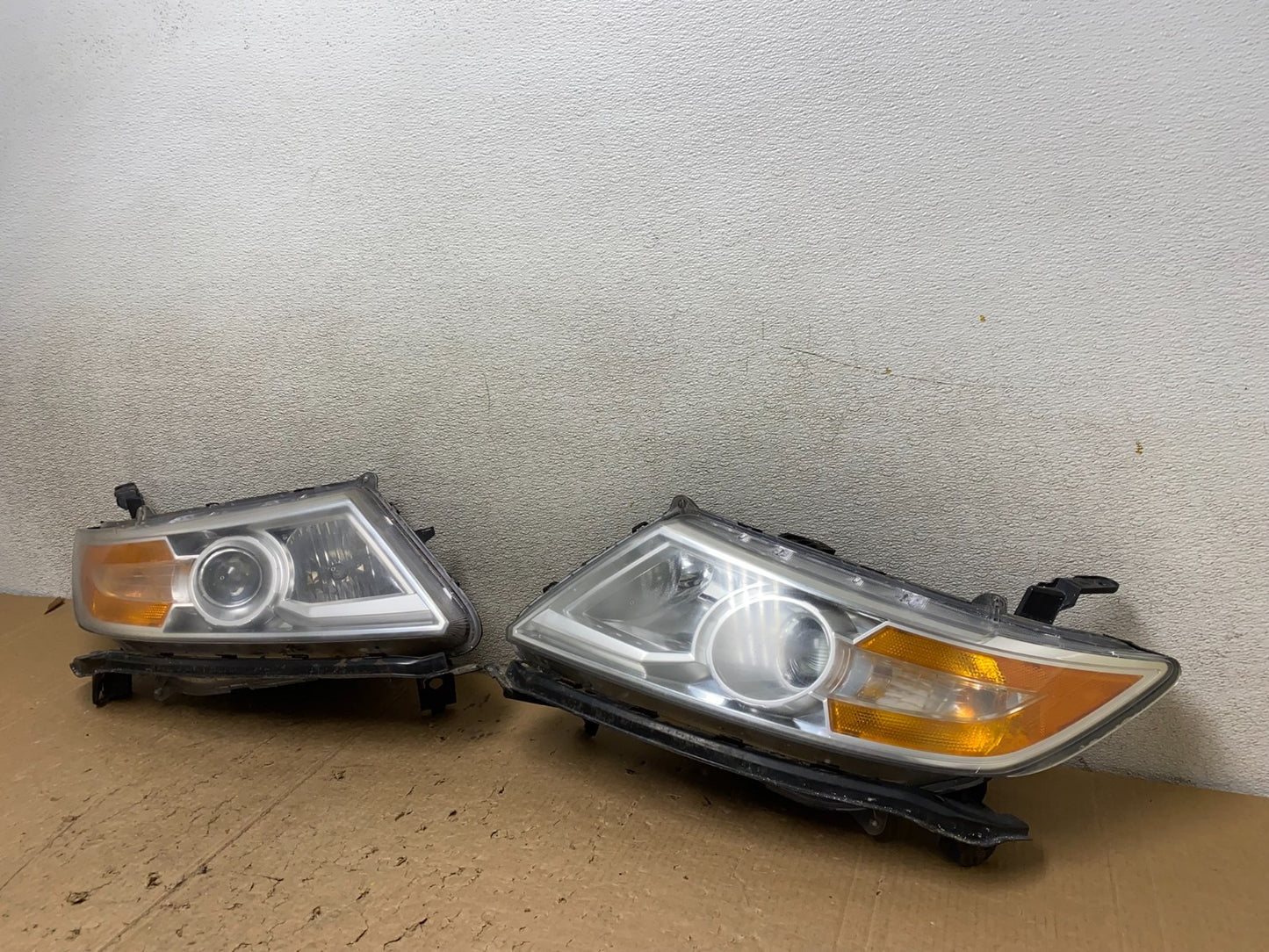 2011 2012 2013 Honda Odyssey Left+Right Side Headlights Halogen V3809 DW1