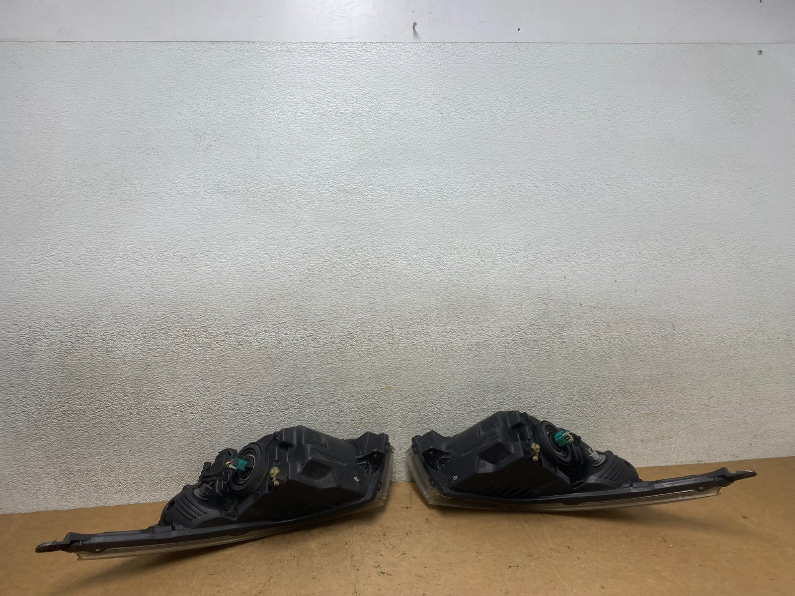 2011 to 2015 Chevrolet Cruze Halogen Left+Right Set Headlights X5610 DW11