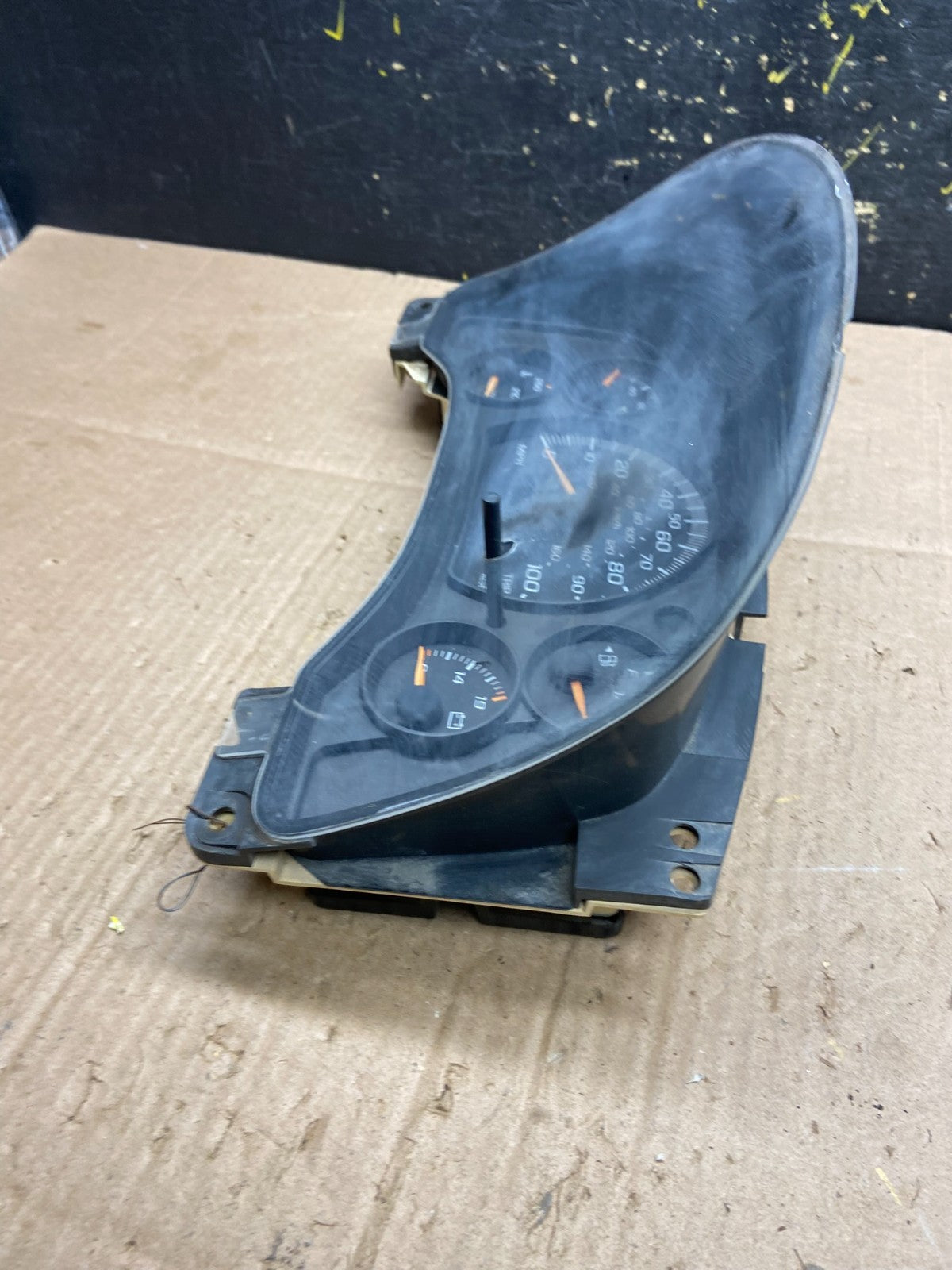 2003 to 2007 Chevrolet Express Speedometer Cluster Gauge 25755008 AA8169 DG2