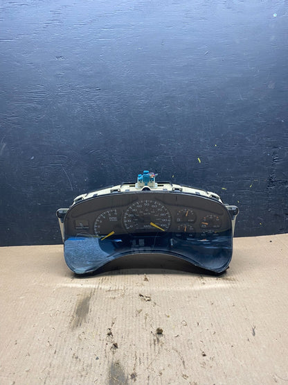 2002 GMC Yukon Speedometer Cluster Gauge Oem Q9235 DG0