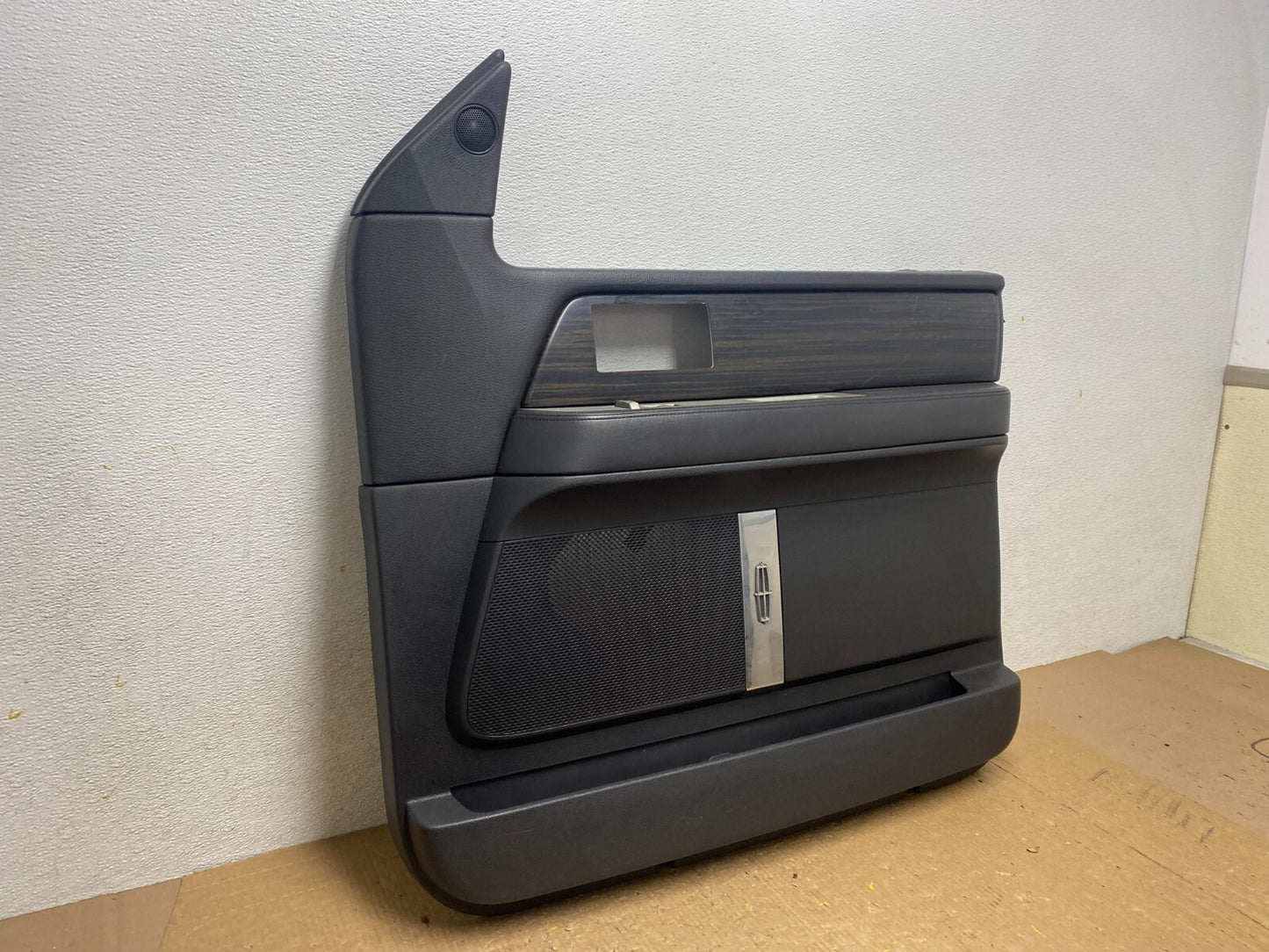 2007-2014 Lincoln Navigator Right Passenger Side Front Door Panel G1793 DG12