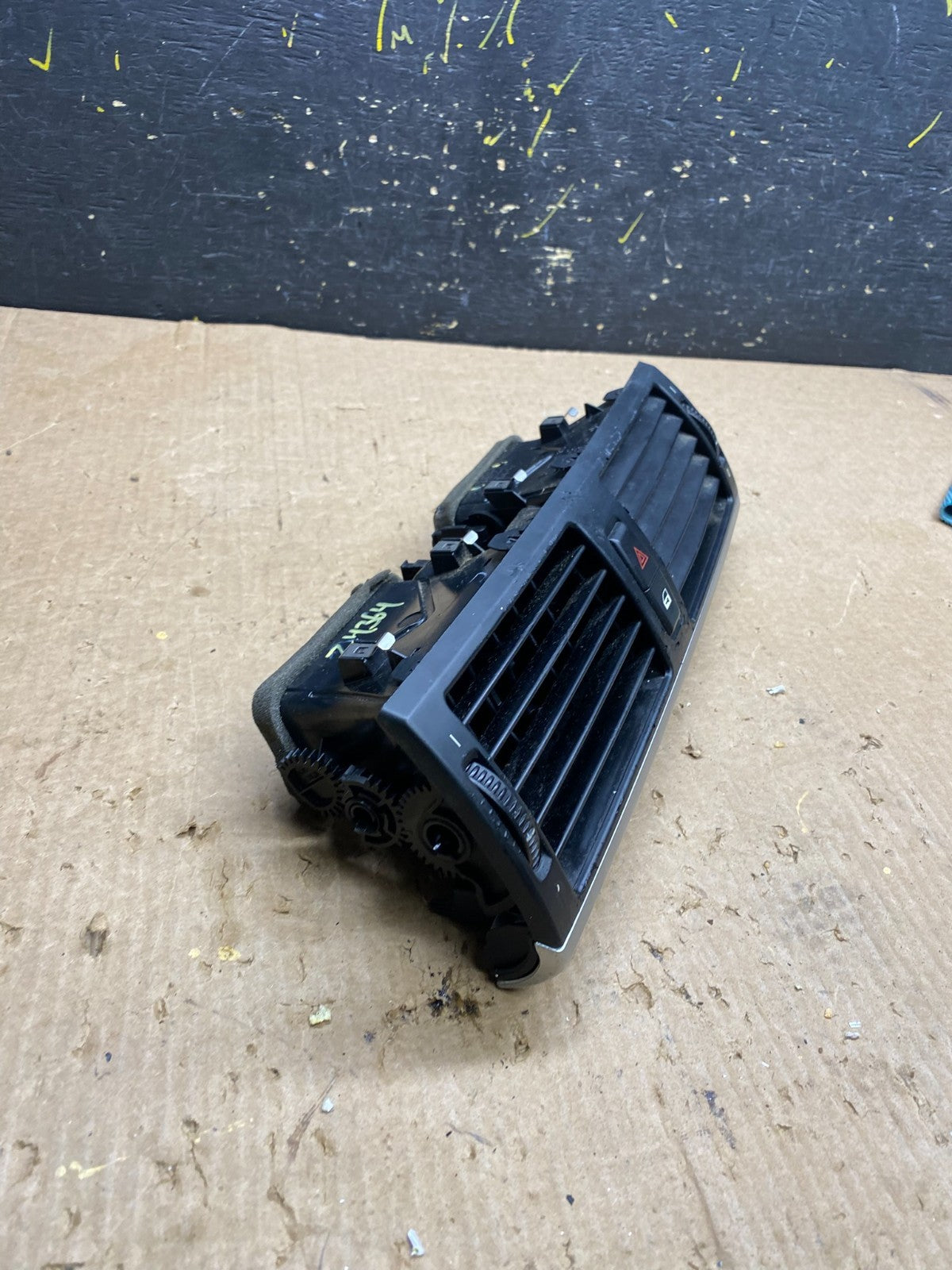 2007 to 2013 BMW X5 X6 Center Console Dash Air Vent OEM Z4364 DG1