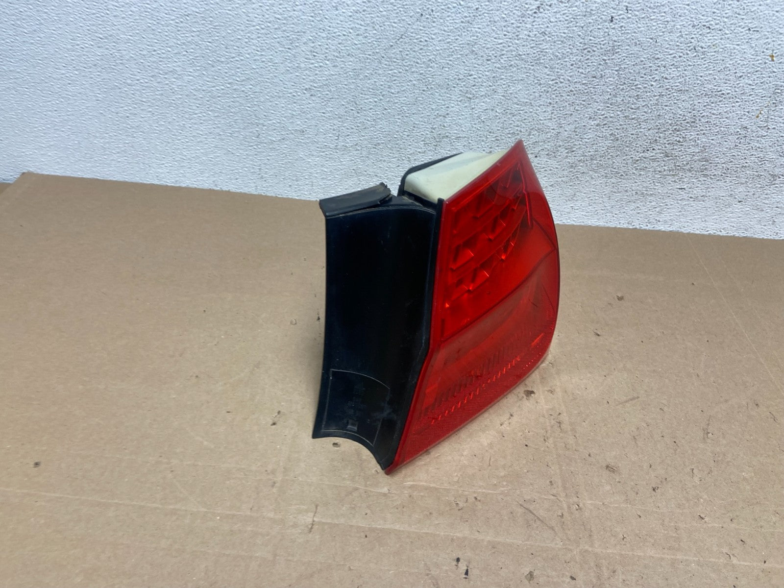 2009 2010 BMW 328i 3 Series Right Passenger RH Side Tail Light AE5957 DW2