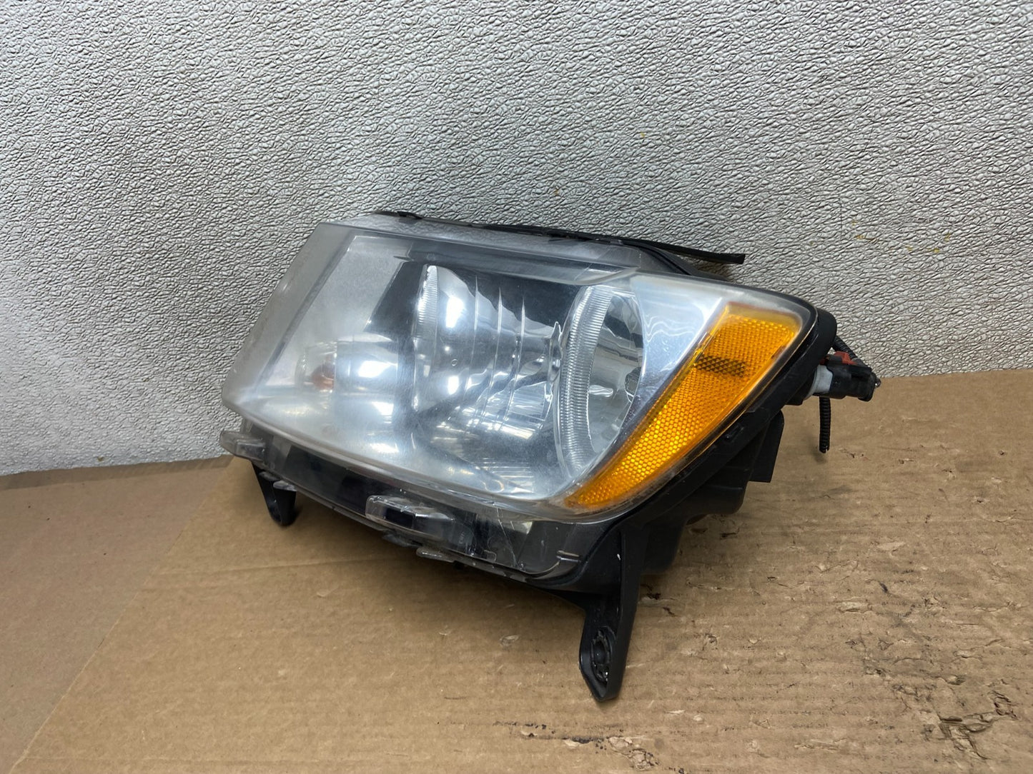 2011 to 2013 Jeep Grand Cherokee Halogen Left Driver Lh Headlight Oem AB4880 DW1