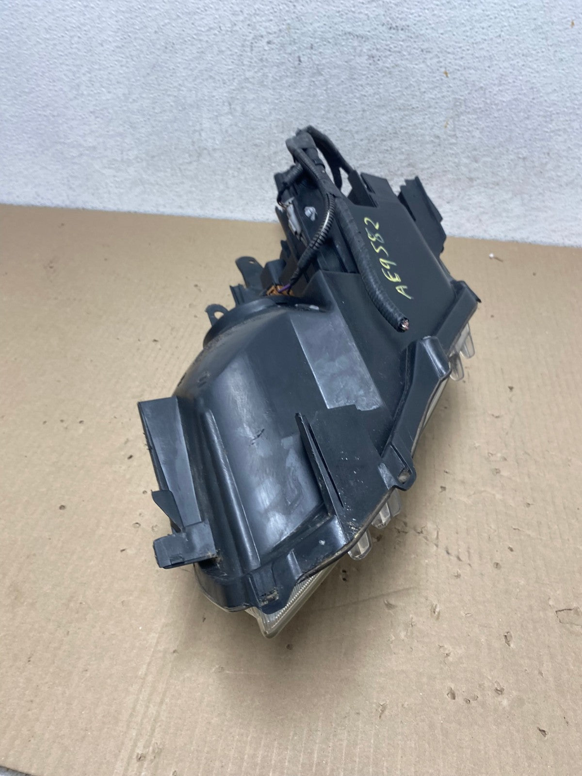2010 - 2011 Toyota Prius Right Passenger Rh Blue Halogen Headlight AE9582 LK8