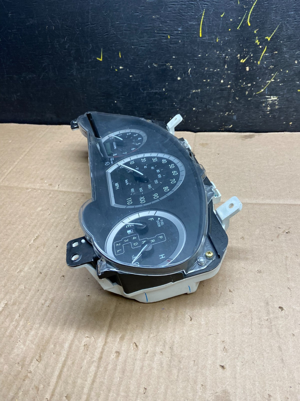 2004 2005 Toyota Sienna Speedometer Cluster Gauge Y2265 DG3