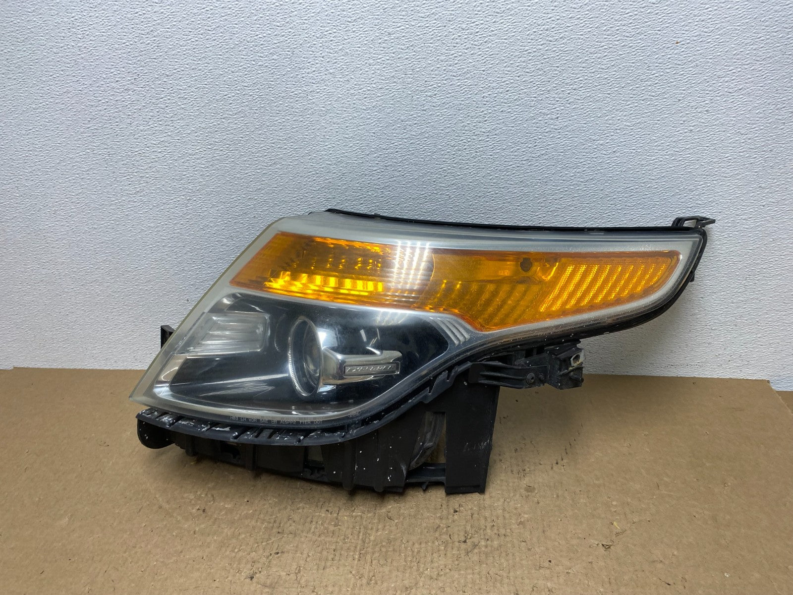 2011 to 2015 Ford Explorer Left Driver LH Halogen Headlight Oem AC1641 DW0