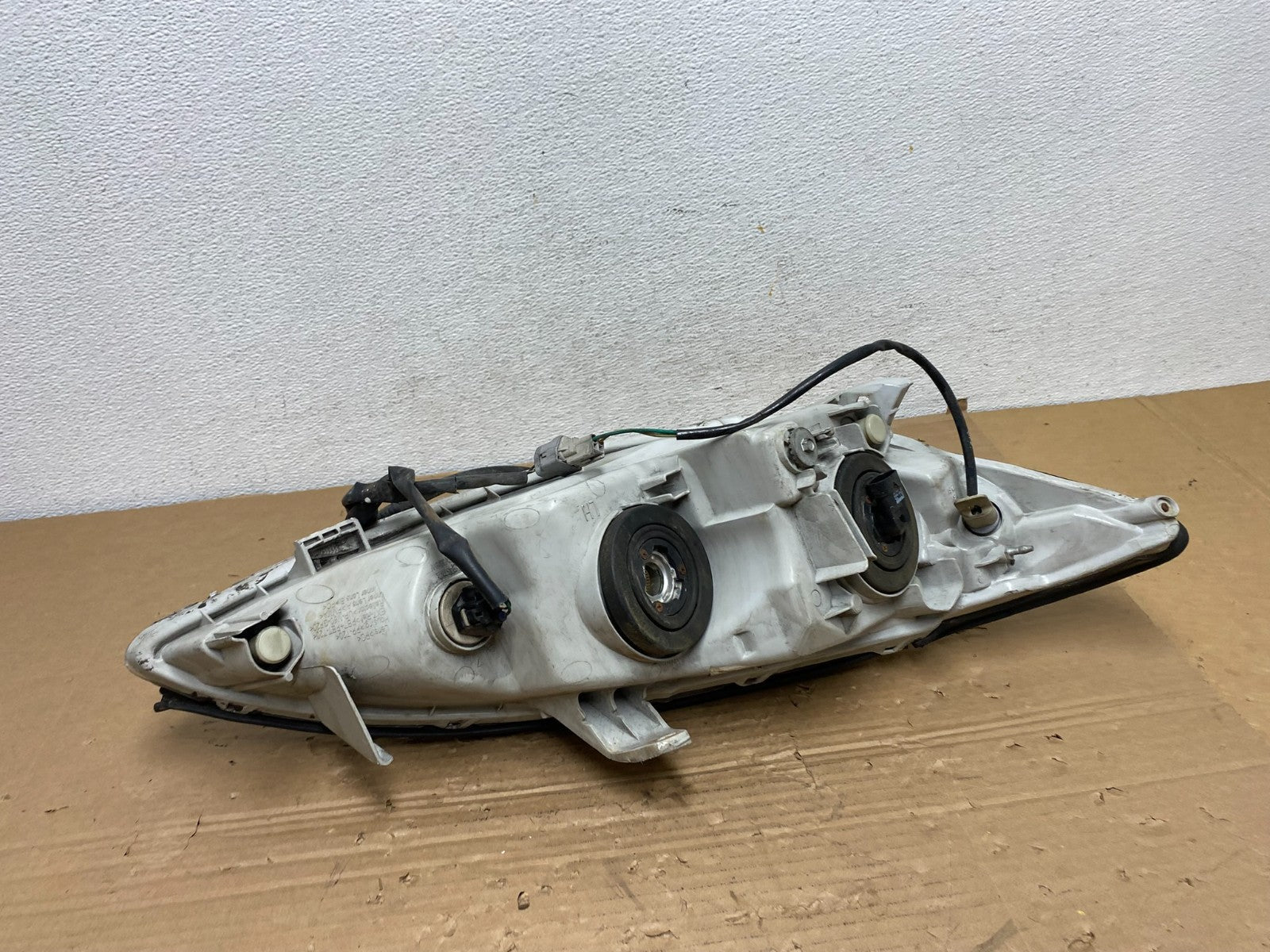 2005 to 2006 Toyota Camry Left Driver LH Halogen Headlight AD4338 DW5