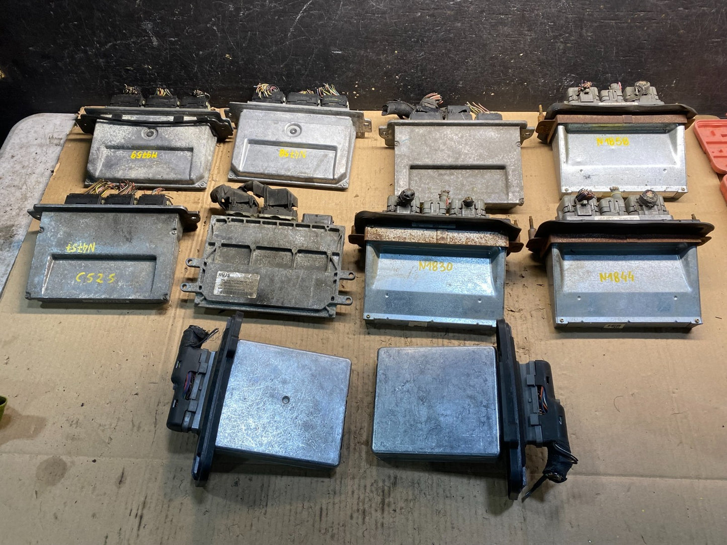 Mix of 10 Ford ECM Engine Computer Module V2405 PS0