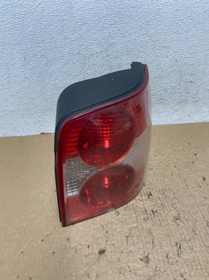 2000 to 2005 Volkswagen Passat B5 Wagon Rigt Passenger Side Tail Light AF8389 DG2