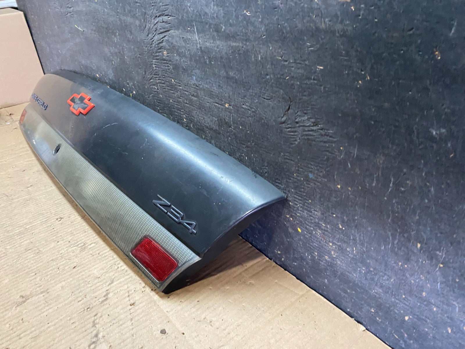 1995-1999 Chevrolet Monte Carlo Trunk Lid Panel Brake Light Bar Cover u6438 DG1