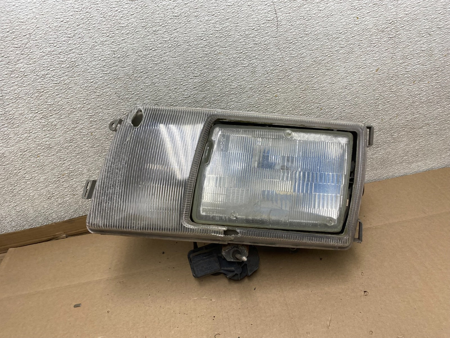 1986 to 1991 Mercedes-benz W126 Left Driver Side Halogen Headlight U6554 DW0