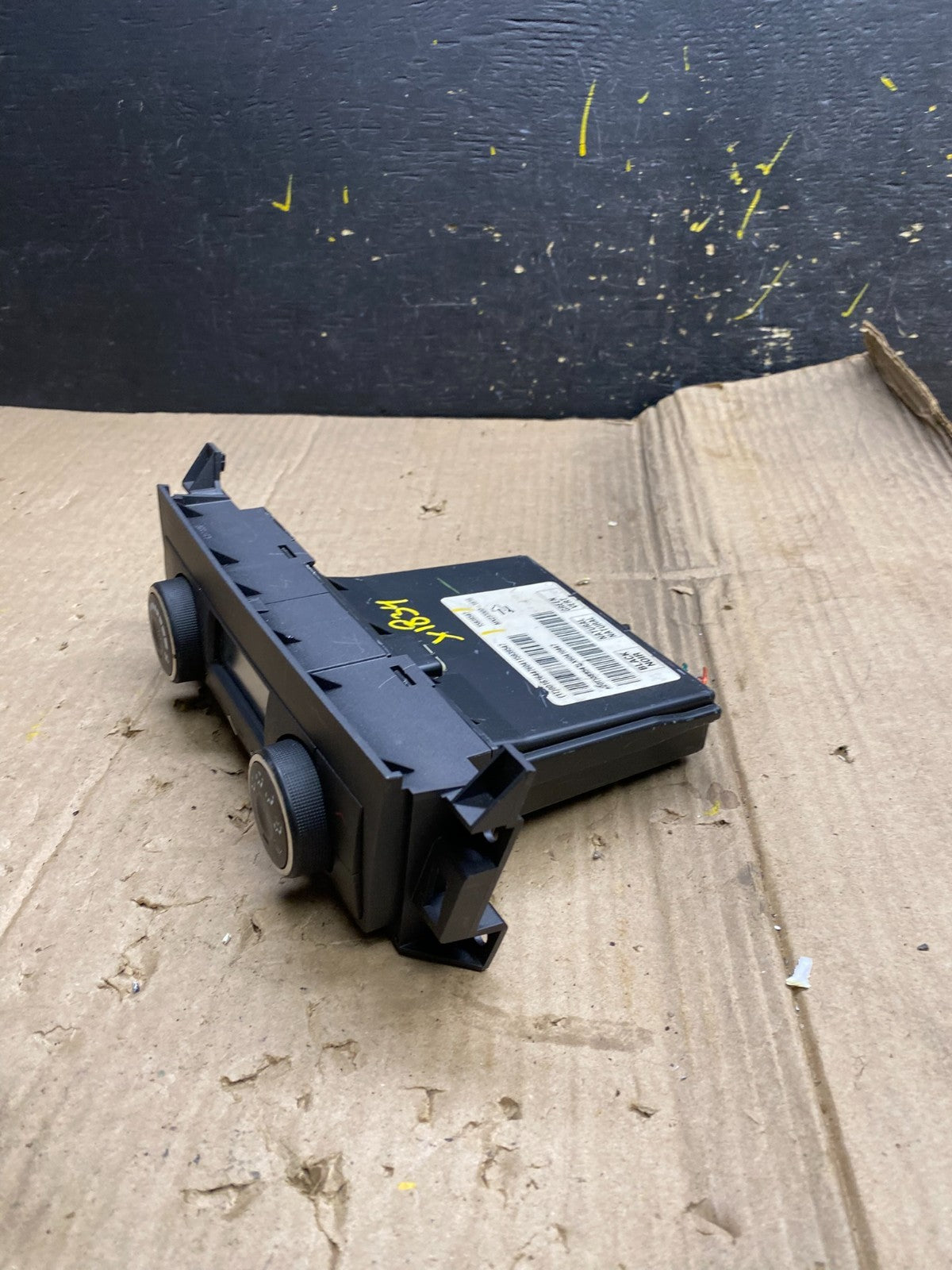 2006 to 2011 Cadillac DTS AC Heater Climate Control Panel x1834 DG2