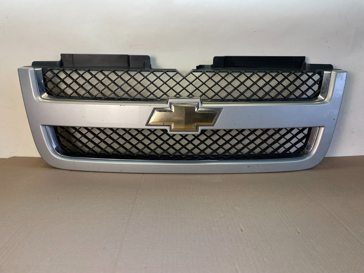 2006 to 2009 Chevrolet Trailblazer Front Upper Grille Grill AH6437 DG0