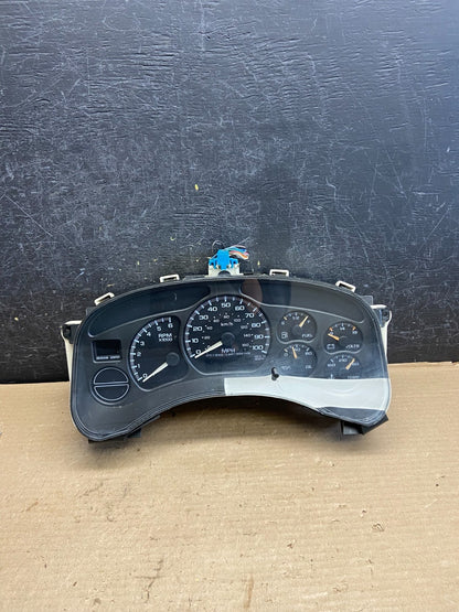 2002 GMC Yukon Speedometer Cluster Gauge AH3843 DG0